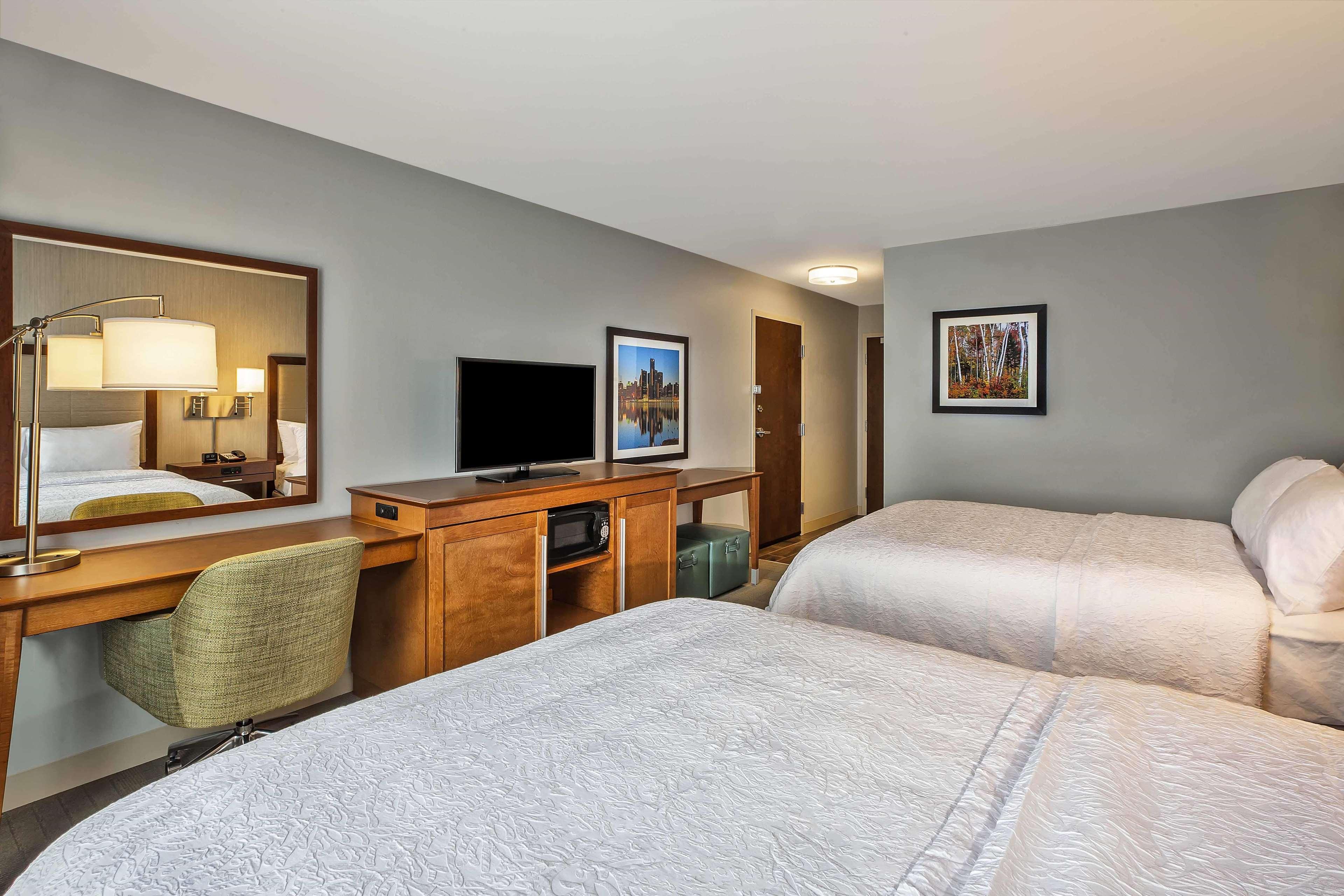 Hampton Inn By Hilton West Bloomfield Novi Фармингтон-Хиллз Экстерьер фото