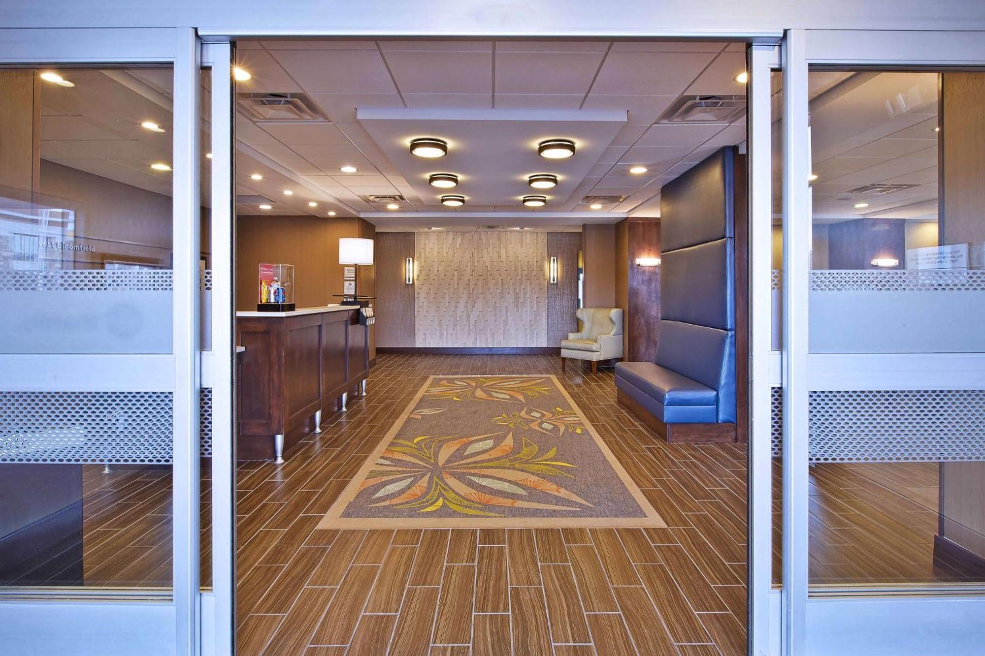 Hampton Inn By Hilton West Bloomfield Novi Фармингтон-Хиллз Экстерьер фото