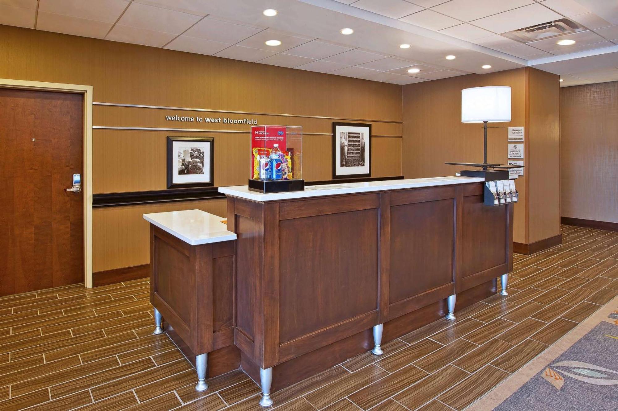 Hampton Inn By Hilton West Bloomfield Novi Фармингтон-Хиллз Экстерьер фото